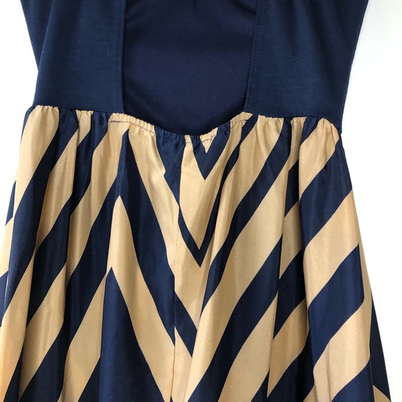 Strapless dress. - Picture 9 of 11